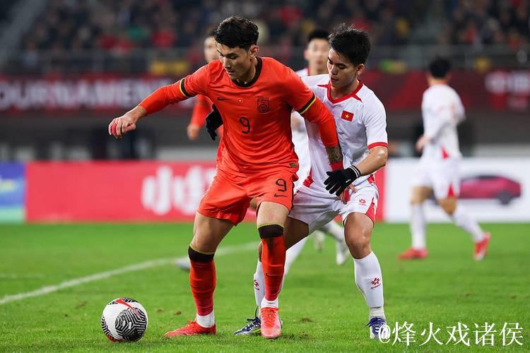 熊猫杯:拜合拉木错失良机 U22国足首战惜败越南队 熊猫杯:拜合拉木错失良机 U22国足首战惜败越南队